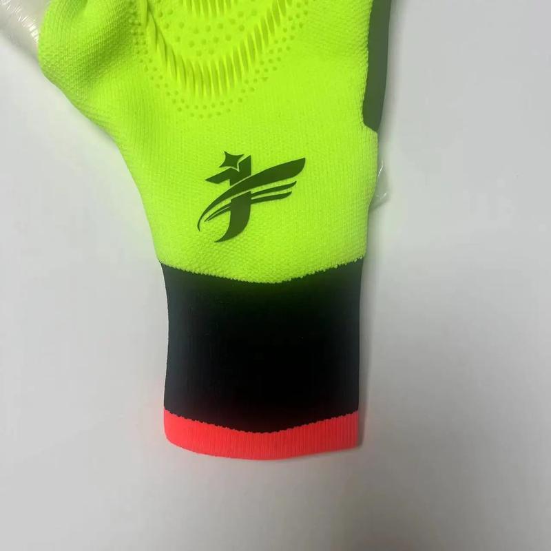 Latex Soccer Goalkeeper Gloves with Enhanced Grip