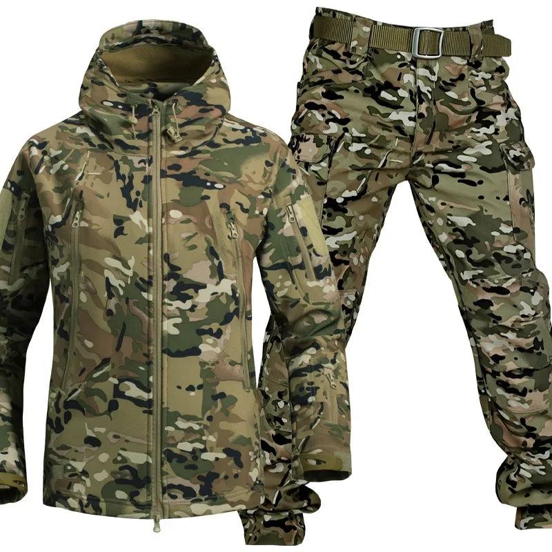 Insulated Men's Camo Suit with Waterproof Tactical Features for Outdoor Hunting