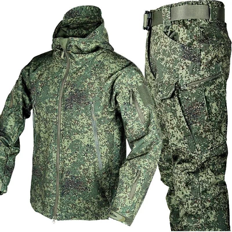 Insulated Men's Camo Suit with Waterproof Tactical Features for Outdoor Hunting