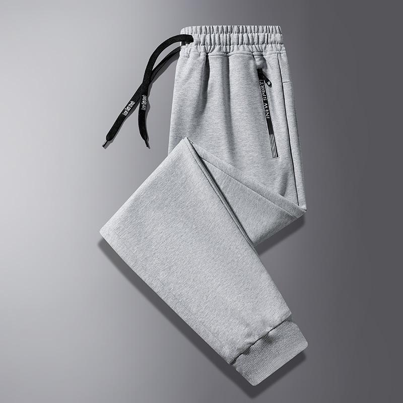 Men's 3-pack sports sweatpants, featuring exquisite embroidered zipper pockets and embroidered drawstrings.