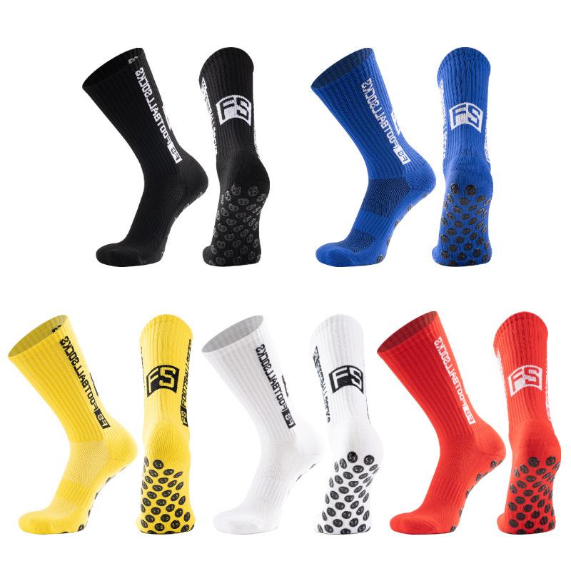 3 Counts  Non-Slip Breathable Sports Crew Socks with Silicone Grip, Ideal for Football Training - Unisex Geometric Design